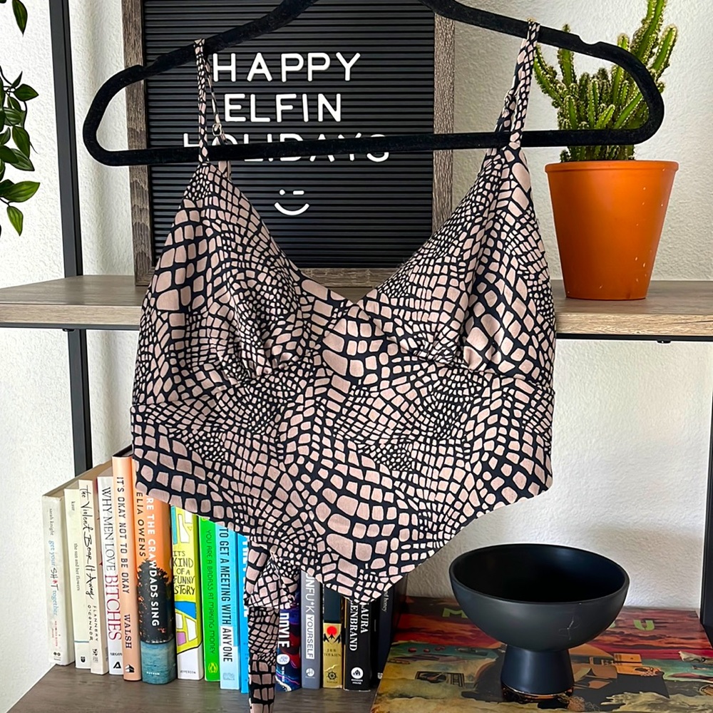 PRINTED CROP w/ tie back